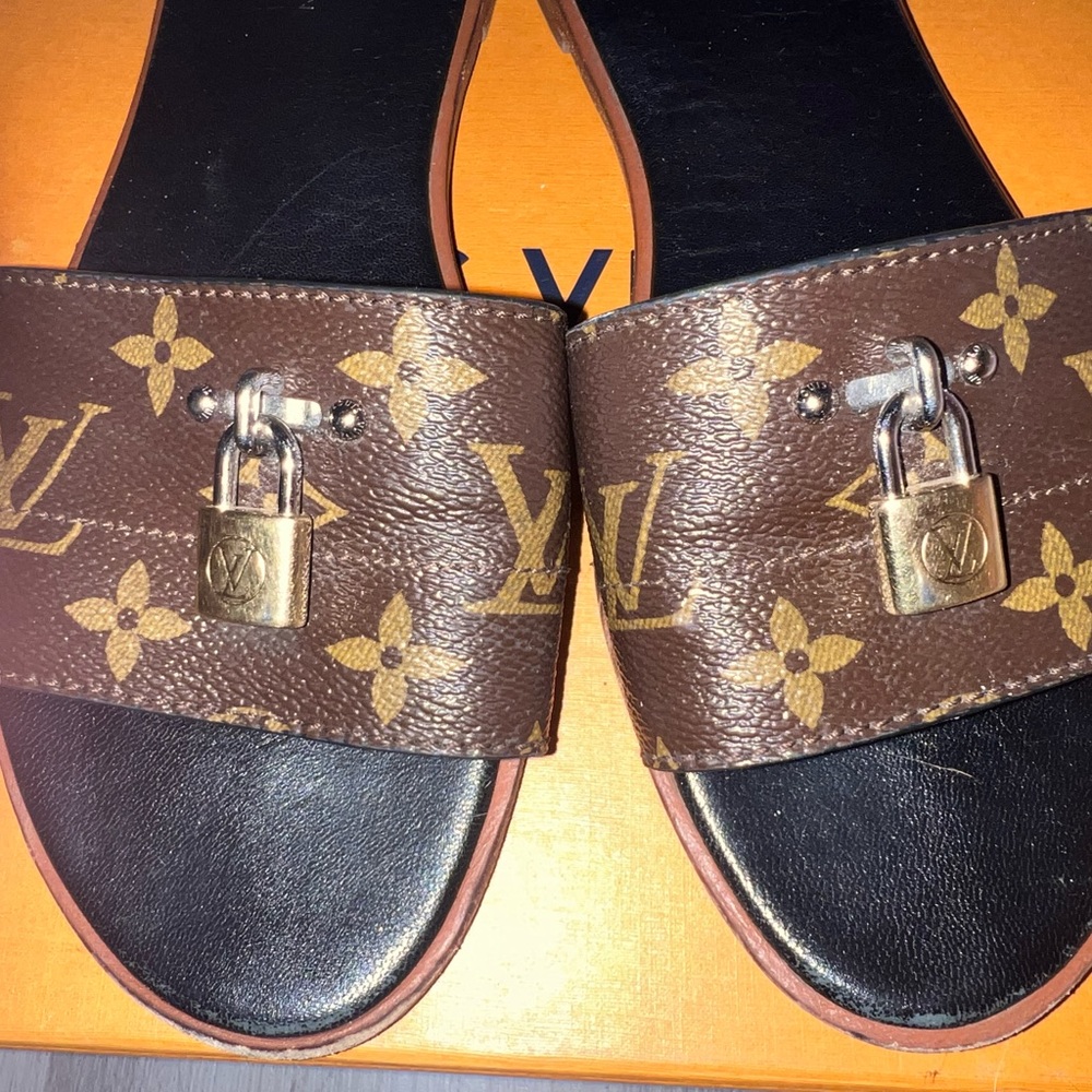 LV sandals - Picture 3 of 4